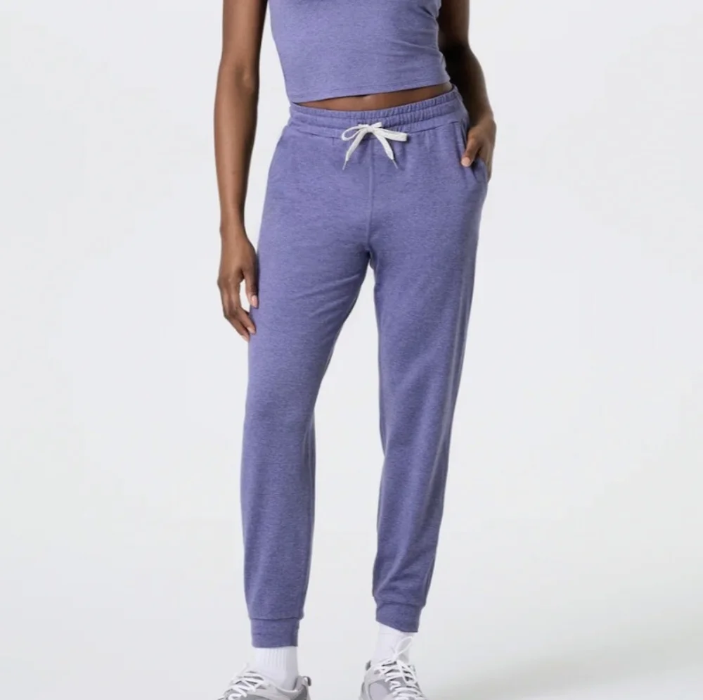 Vuori Women's Performance Jogger - Picture 4 of 4